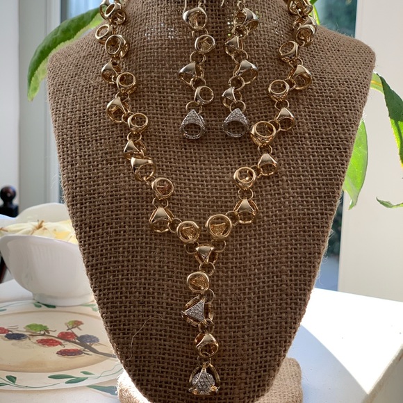 Necklace and matching earrings (pierced). - Picture 2 of 3